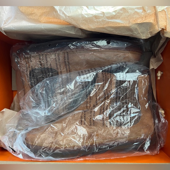 Gentle Souls by KENNETH COLE suede Nyle Chelsea boots, size 8.5, brand new. - Picture 2 of 7